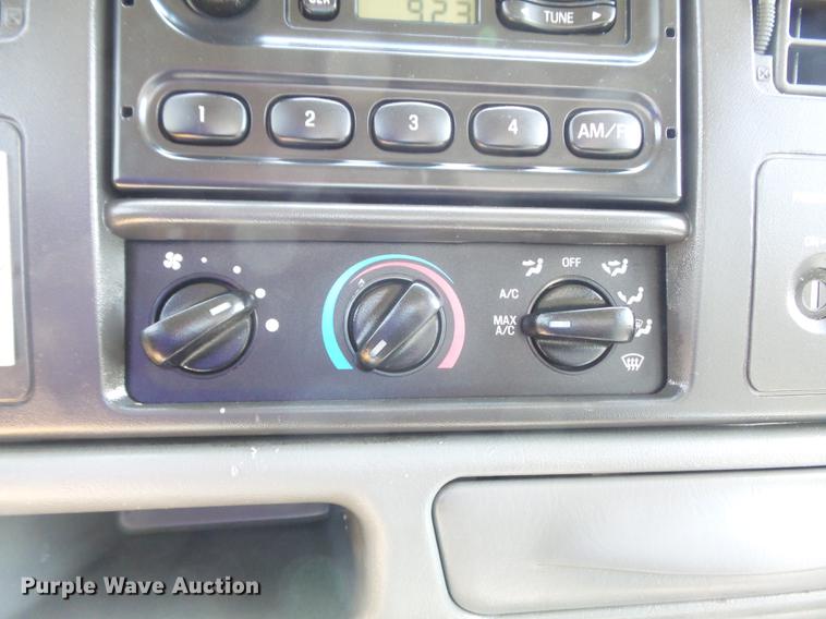 image for item DC7299 2002 Ford F350 Super Duty XL SuperCab utility bed pickup truck