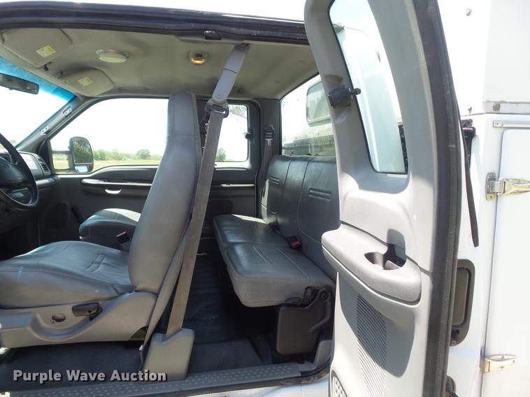 image for item DC7299 2002 Ford F350 Super Duty XL SuperCab utility bed pickup truck