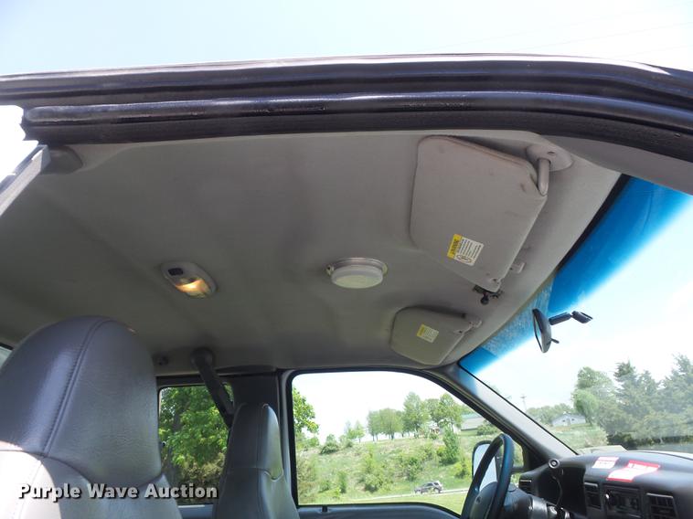 image for item DC7299 2002 Ford F350 Super Duty XL SuperCab utility bed pickup truck