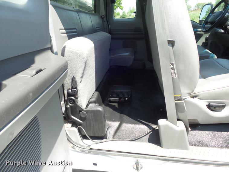 image for item DC7299 2002 Ford F350 Super Duty XL SuperCab utility bed pickup truck