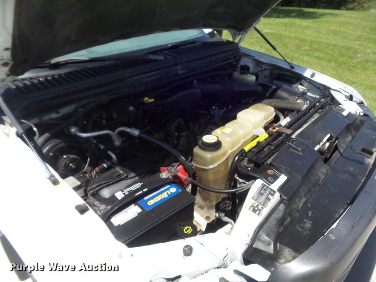 image for item DC7299 2002 Ford F350 Super Duty XL SuperCab utility bed pickup truck