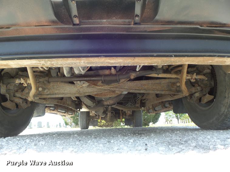 image for item DC7299 2002 Ford F350 Super Duty XL SuperCab utility bed pickup truck