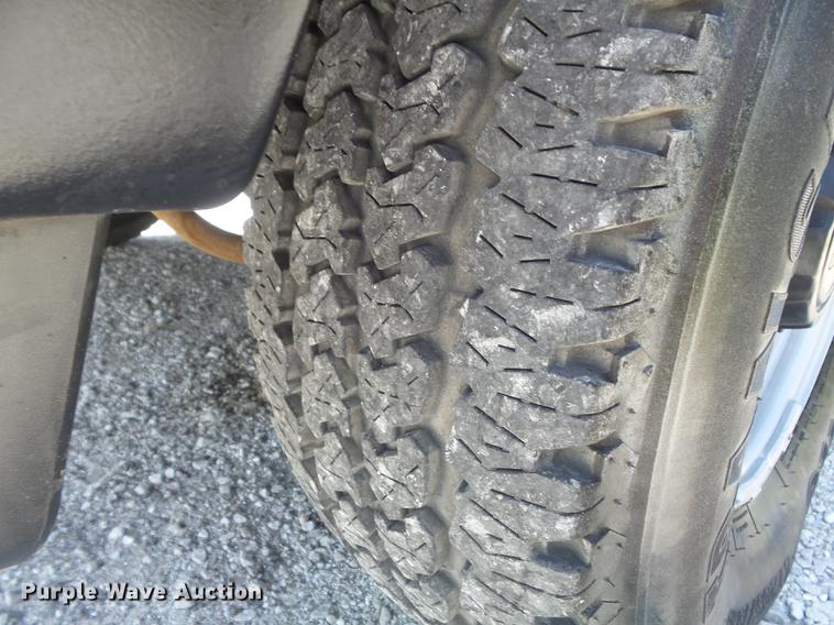 image for item DC7299 2002 Ford F350 Super Duty XL SuperCab utility bed pickup truck