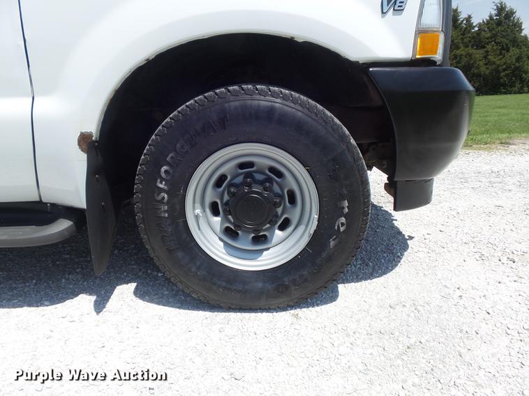 image for item DC7299 2002 Ford F350 Super Duty XL SuperCab utility bed pickup truck