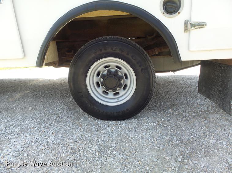 image for item DC7299 2002 Ford F350 Super Duty XL SuperCab utility bed pickup truck