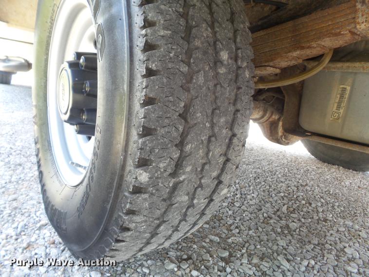 image for item DC7299 2002 Ford F350 Super Duty XL SuperCab utility bed pickup truck