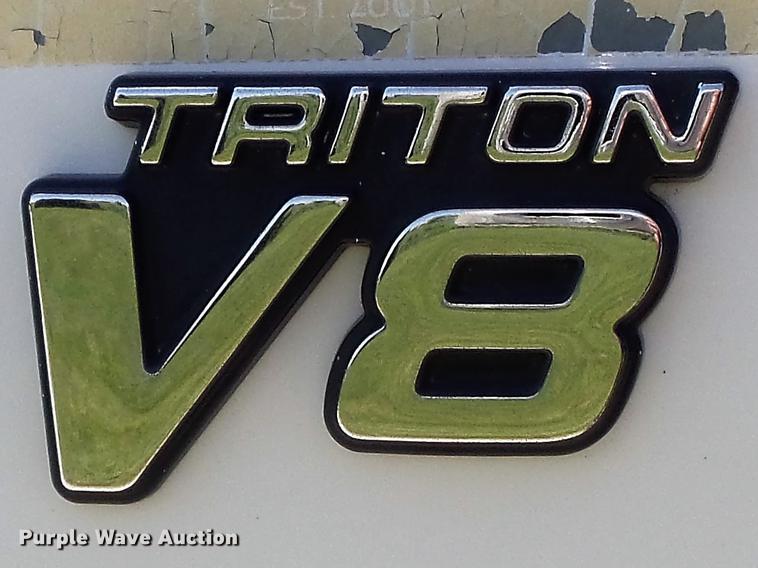 image for item DC7299 2002 Ford F350 Super Duty XL SuperCab utility bed pickup truck