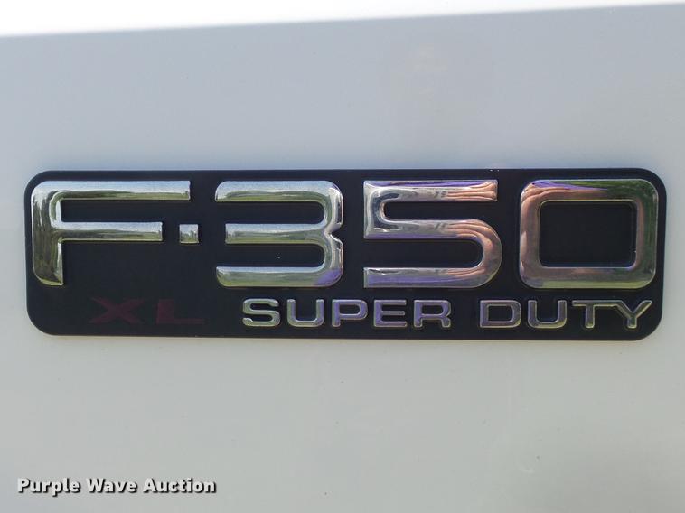 image for item DC7299 2002 Ford F350 Super Duty XL SuperCab utility bed pickup truck