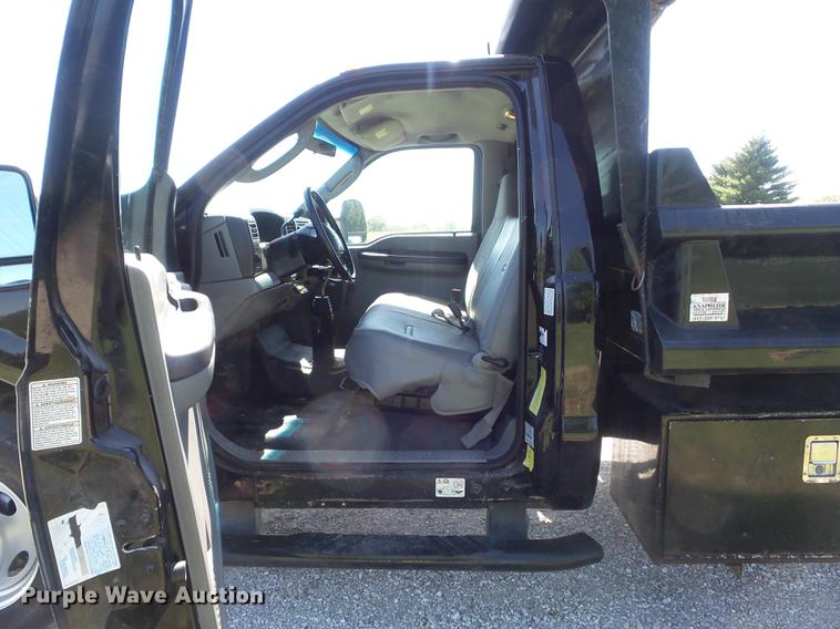 image for item DC7307 2004 Ford F450 Super Duty XL dump truck