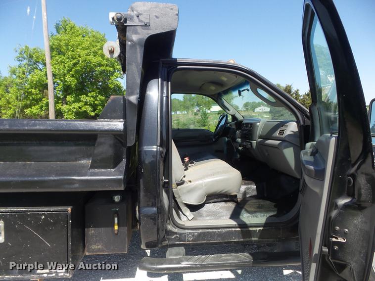 image for item DC7307 2004 Ford F450 Super Duty XL dump truck