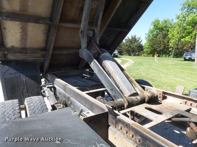 image for item DC7307 2004 Ford F450 Super Duty XL dump truck