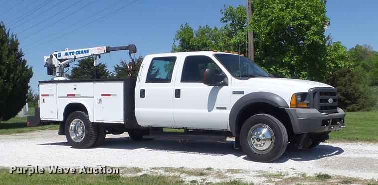 image for item DC7309 2005 Ford F550 Super Duty XL Crew Cab utility truck with crane