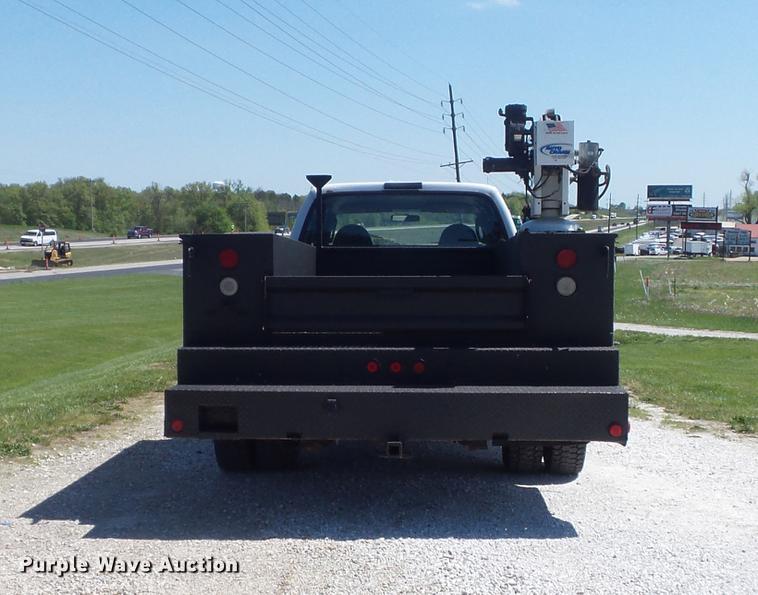 image for item DC7309 2005 Ford F550 Super Duty XL Crew Cab utility truck with crane