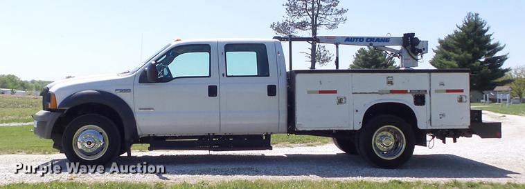 image for item DC7309 2005 Ford F550 Super Duty XL Crew Cab utility truck with crane