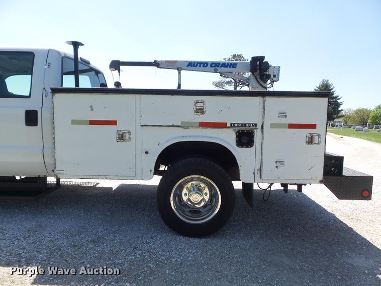 image for item DC7309 2005 Ford F550 Super Duty XL Crew Cab utility truck with crane