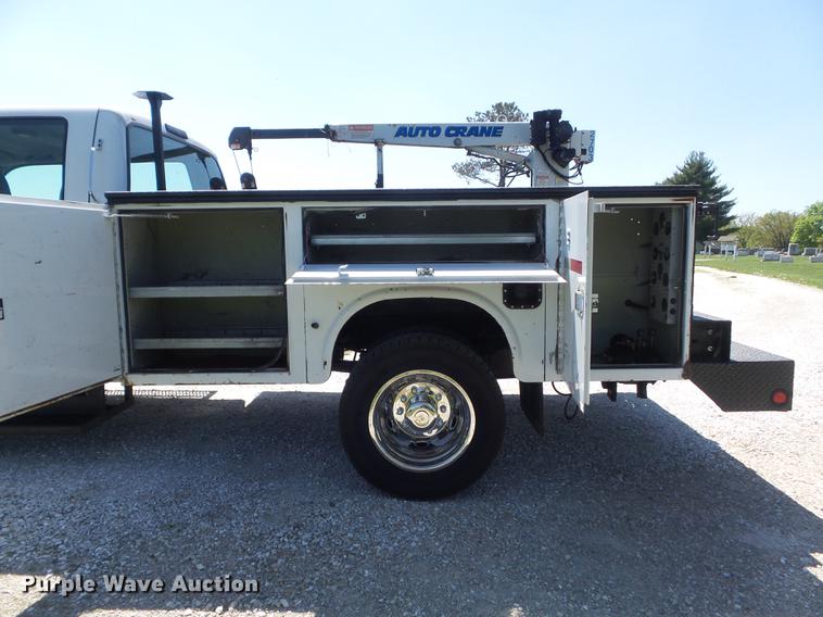 image for item DC7309 2005 Ford F550 Super Duty XL Crew Cab utility truck with crane