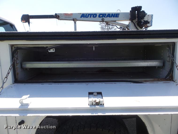 image for item DC7309 2005 Ford F550 Super Duty XL Crew Cab utility truck with crane
