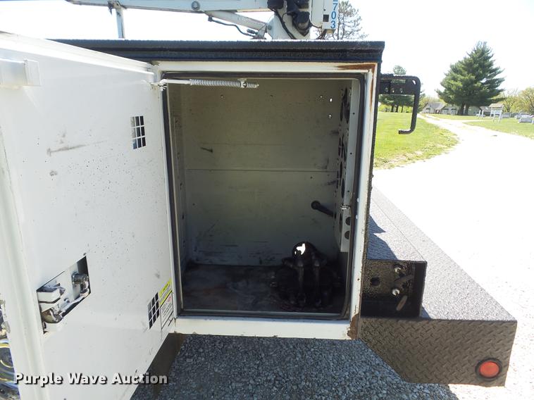 image for item DC7309 2005 Ford F550 Super Duty XL Crew Cab utility truck with crane