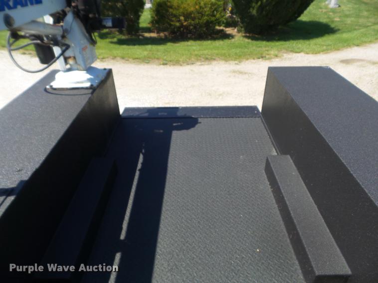 image for item DC7309 2005 Ford F550 Super Duty XL Crew Cab utility truck with crane