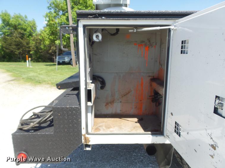 image for item DC7309 2005 Ford F550 Super Duty XL Crew Cab utility truck with crane