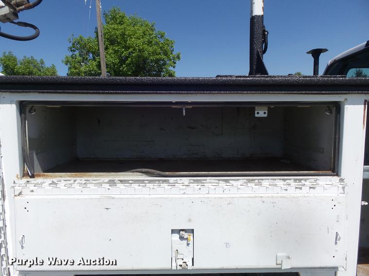 image for item DC7309 2005 Ford F550 Super Duty XL Crew Cab utility truck with crane