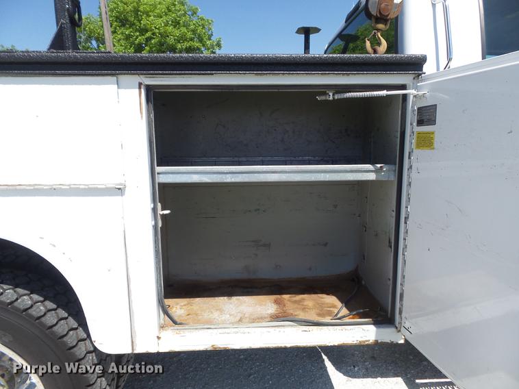 image for item DC7309 2005 Ford F550 Super Duty XL Crew Cab utility truck with crane