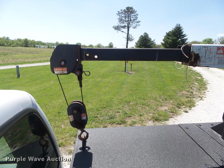 image for item DC7309 2005 Ford F550 Super Duty XL Crew Cab utility truck with crane