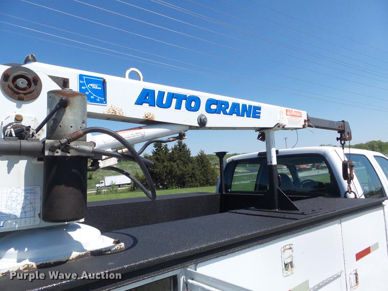 image for item DC7309 2005 Ford F550 Super Duty XL Crew Cab utility truck with crane