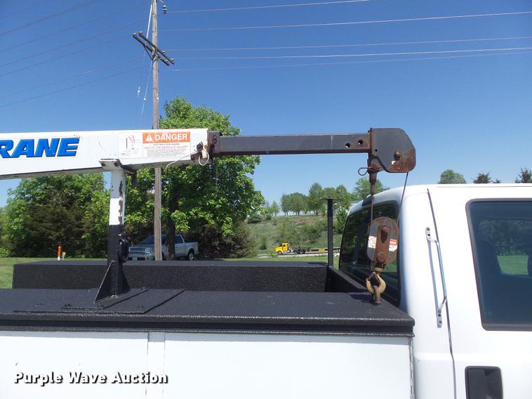 image for item DC7309 2005 Ford F550 Super Duty XL Crew Cab utility truck with crane