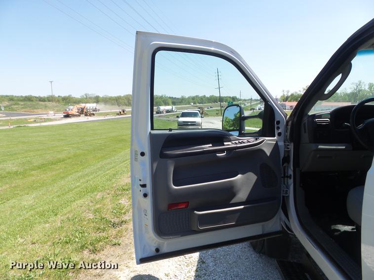 image for item DC7309 2005 Ford F550 Super Duty XL Crew Cab utility truck with crane