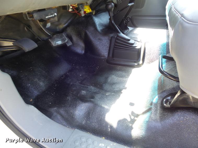 image for item DC7309 2005 Ford F550 Super Duty XL Crew Cab utility truck with crane