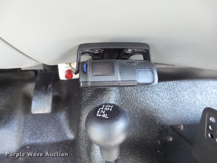 image for item DC7309 2005 Ford F550 Super Duty XL Crew Cab utility truck with crane