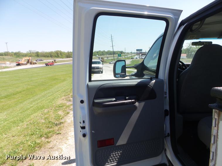 image for item DC7309 2005 Ford F550 Super Duty XL Crew Cab utility truck with crane