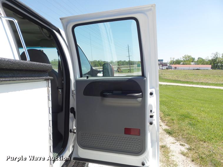 image for item DC7309 2005 Ford F550 Super Duty XL Crew Cab utility truck with crane