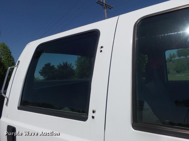 image for item DC7309 2005 Ford F550 Super Duty XL Crew Cab utility truck with crane