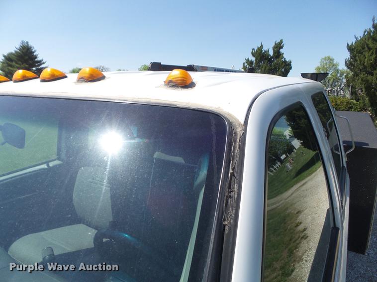 image for item DC7309 2005 Ford F550 Super Duty XL Crew Cab utility truck with crane