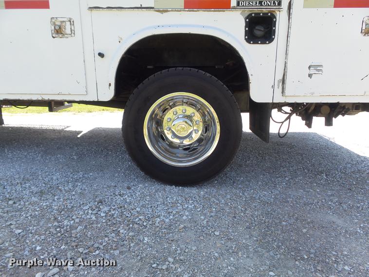 image for item DC7309 2005 Ford F550 Super Duty XL Crew Cab utility truck with crane