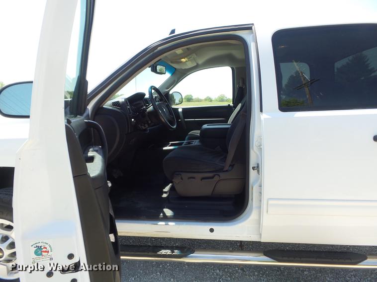 image for item DC7310 2014 Chevrolet Silverado 2500HD LT Crew Cab pickup truck
