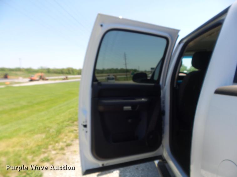 image for item DC7310 2014 Chevrolet Silverado 2500HD LT Crew Cab pickup truck