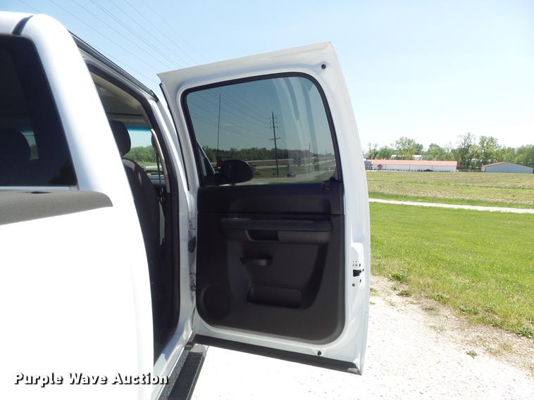 image for item DC7310 2014 Chevrolet Silverado 2500HD LT Crew Cab pickup truck