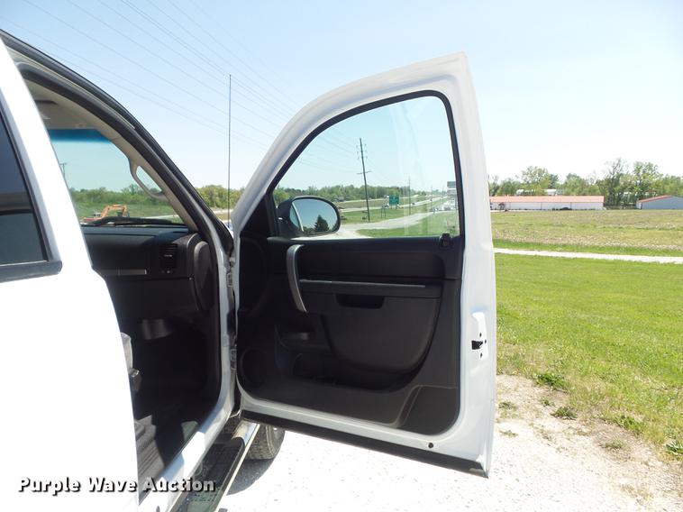 image for item DC7310 2014 Chevrolet Silverado 2500HD LT Crew Cab pickup truck