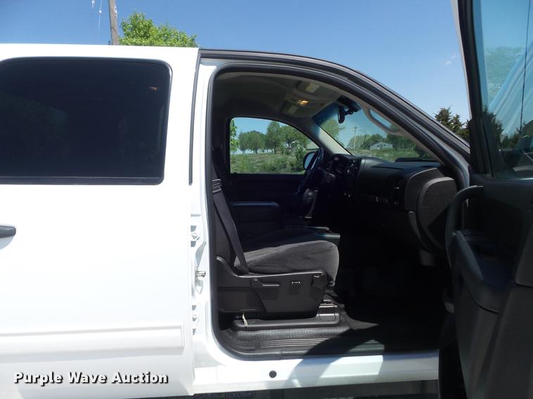 image for item DC7310 2014 Chevrolet Silverado 2500HD LT Crew Cab pickup truck