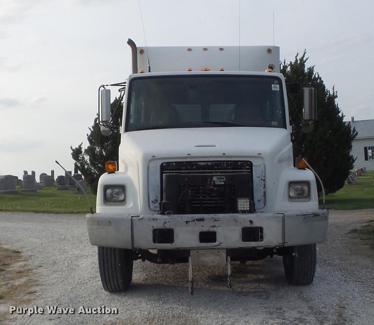 image for item DC7312 1999 Freightliner FL70 Crew Cab box truck
