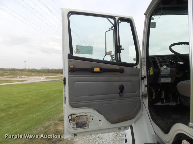 image for item DC7312 1999 Freightliner FL70 Crew Cab box truck