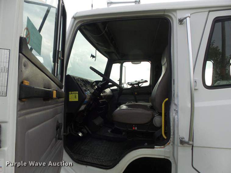 image for item DC7312 1999 Freightliner FL70 Crew Cab box truck