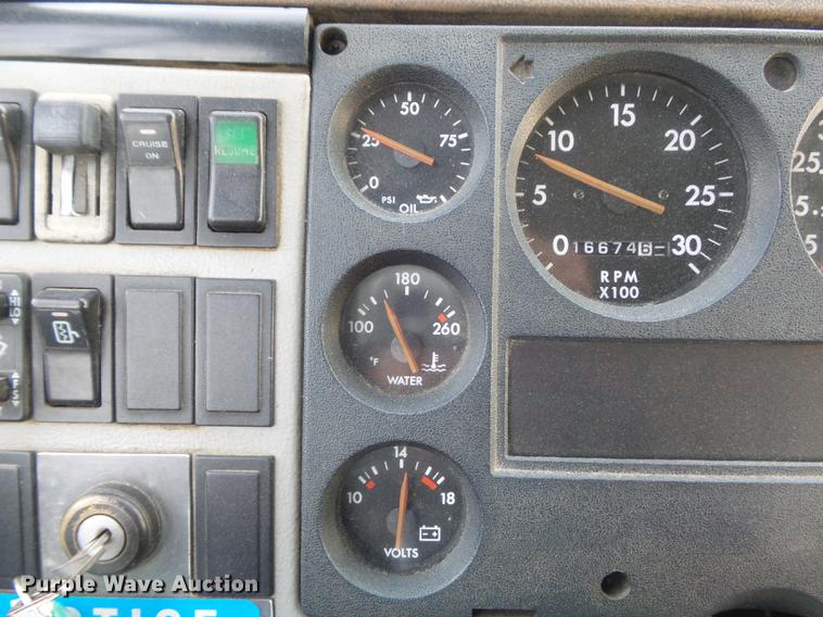 image for item DC7312 1999 Freightliner FL70 Crew Cab box truck