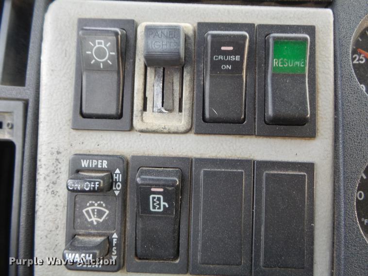 image for item DC7312 1999 Freightliner FL70 Crew Cab box truck