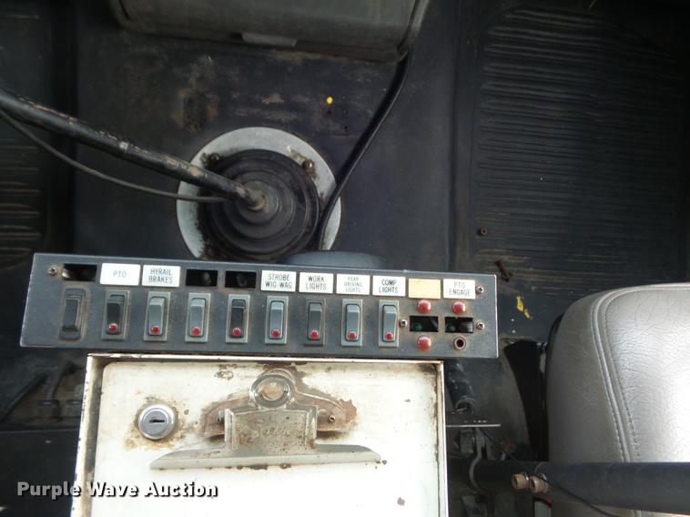 image for item DC7312 1999 Freightliner FL70 Crew Cab box truck