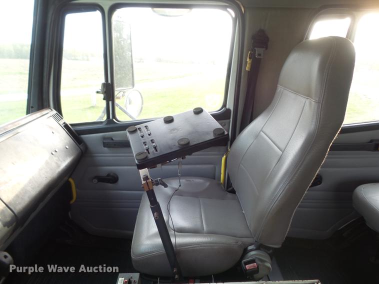 image for item DC7312 1999 Freightliner FL70 Crew Cab box truck