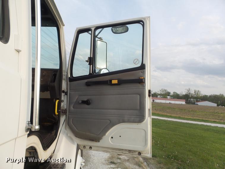 image for item DC7312 1999 Freightliner FL70 Crew Cab box truck